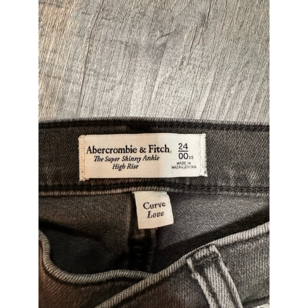 Women's Abercrombie & Fitch Gray Ankle & Cropped Jeans Size 24